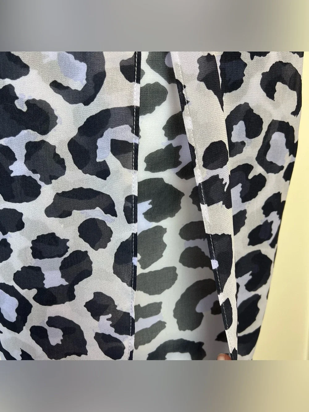 Cabi Siz Small Sheer Sleeveless Blouse Top Blue Cheetah Peplum Rockabilly Preppy